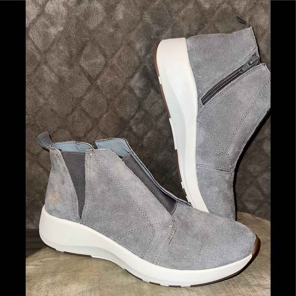 OTBT Bethal Boots/Sneaker Hybrid/Grey Women Size 6 1/2